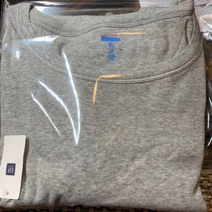 Gap T-Shirt Womens Size Small Gray Gapbody New with Tags
